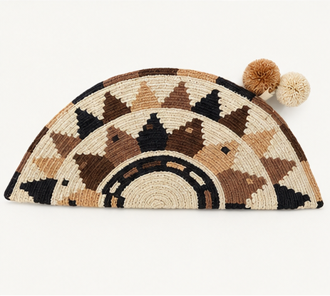 Clutch Wayuu de algodón tejido a mano, detalle artesanal